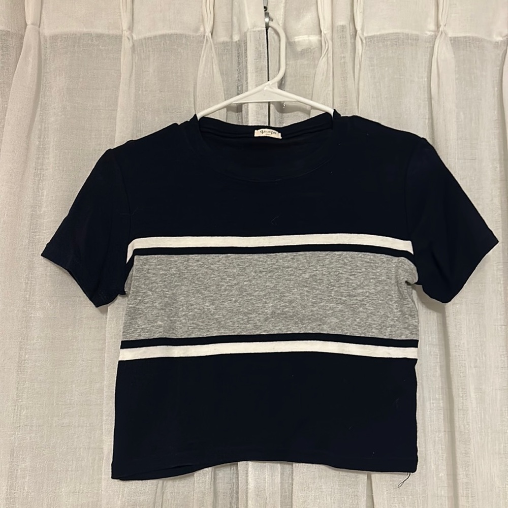 gray, navy and white crop top